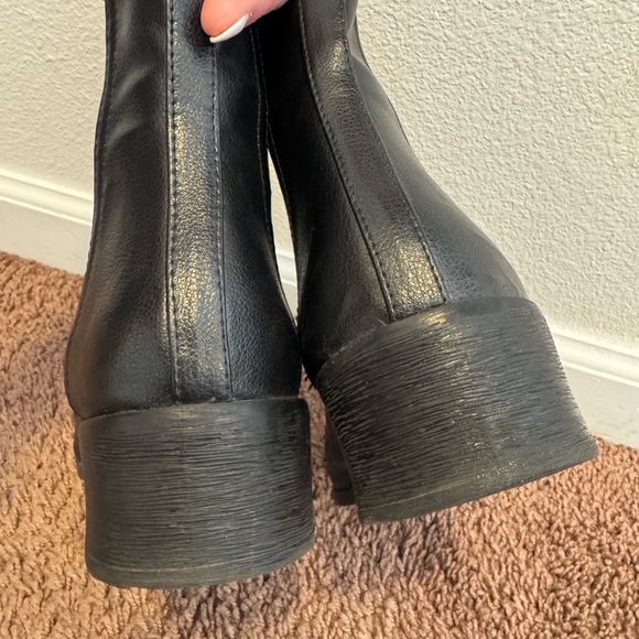 Kenneth Cole Reaction Boots Salt Chelsea Ankle Heel Black Leather 9 - Picture 6 of 9